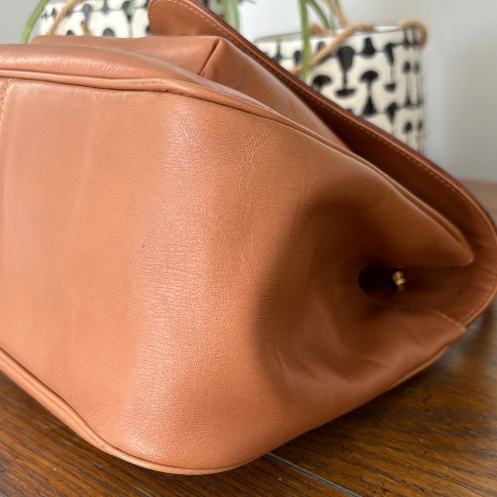 Givenchy Vintage Tan Leather Handbag with gold hardware - Picture 8 of 16